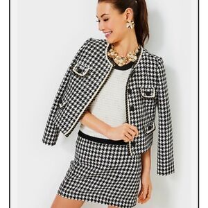 Lilly Pulitzer Corvina Boucle
Jacket Noir Houndstooth Sequin
Boucle SIZE 00